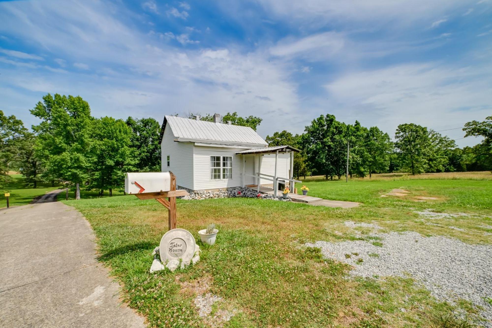 Serene Mcewen Cottage About 2 Mi To Golf Course! Exterior photo