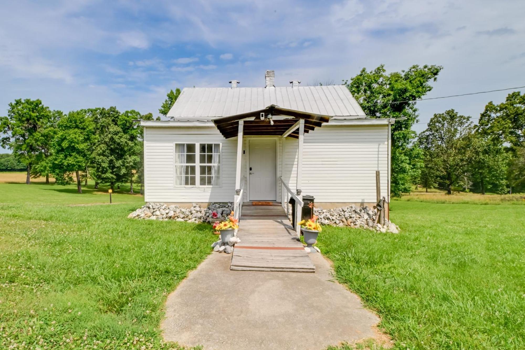 Serene Mcewen Cottage About 2 Mi To Golf Course! Exterior photo